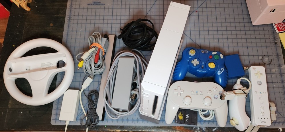 Nintendo Wii Original Console Bundle WORKING + TESTED (With Accessories)