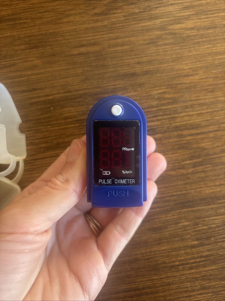 CONTEC CMS50DL Portable Finger Pulse Oximeter With Case