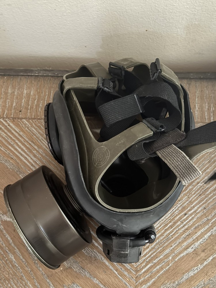 US M2C8 Gas Mask Size Medium M2 C8