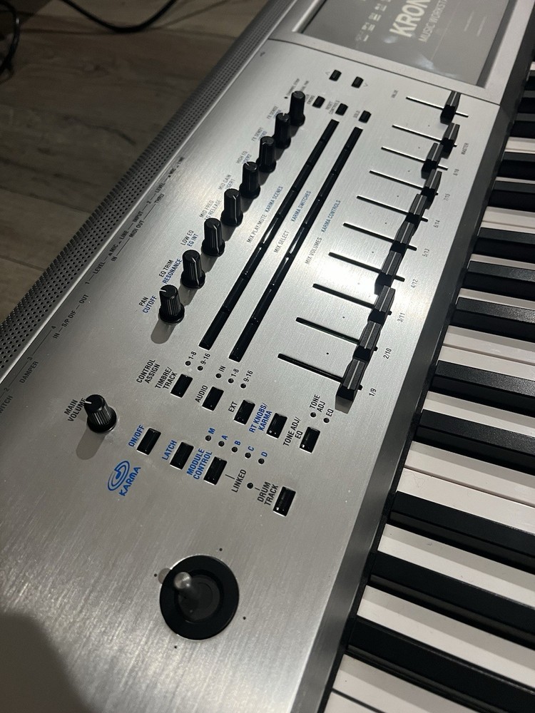 Korg Kronos 2 88 Platinum