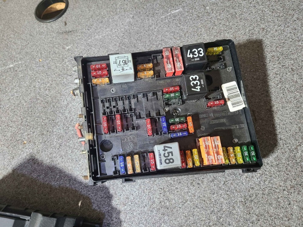 2005 AUDI A3 ENGINE FUSE BOX ELECTRICAL DISTRIBUTION CENTER