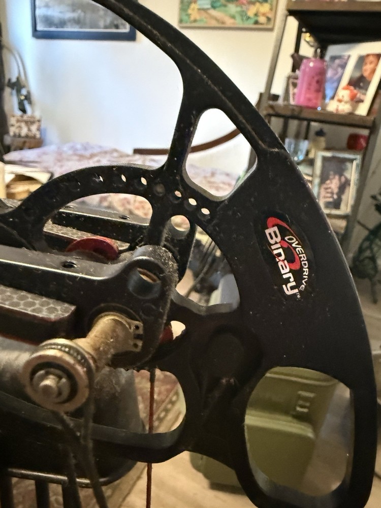Bowtech Insanity cpx rt hand 60 pounds great bow