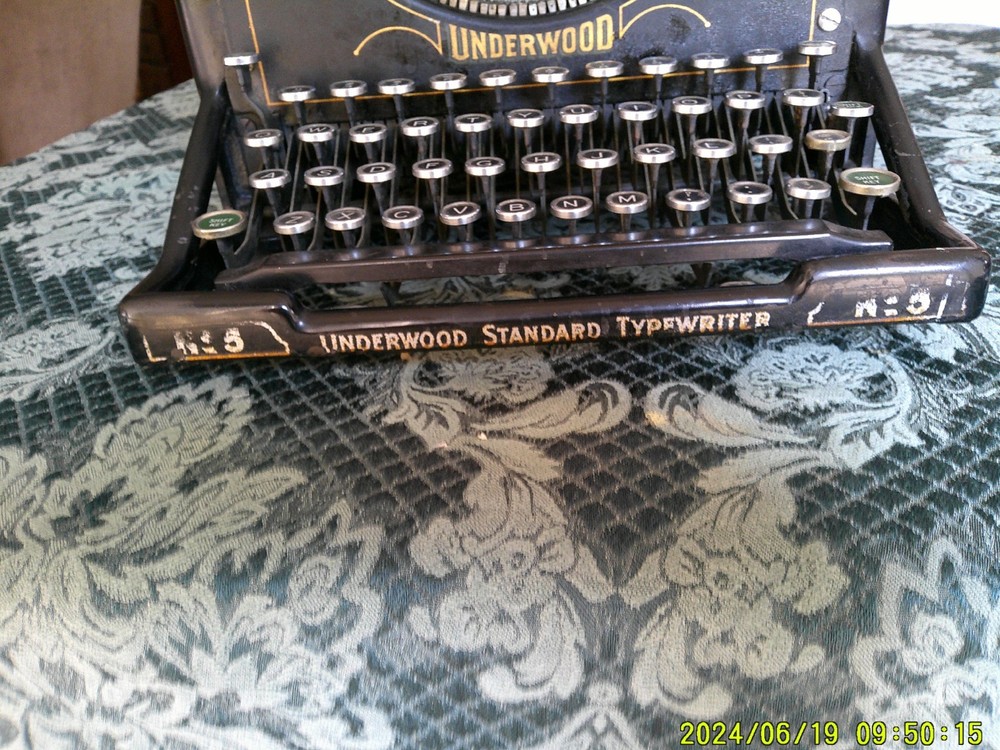 UNDERWOOD STANDARD No 5 TYPEWRITER SERIAL # 2005516-5 NEEDS SOME HELP