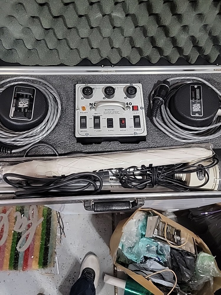 Novatron 240 Power Pack 2 Heads Light Stand & Hard Case