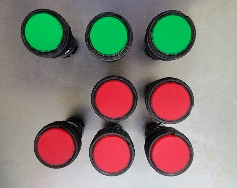 IDEC HW-P Red & Green Indicator Lights