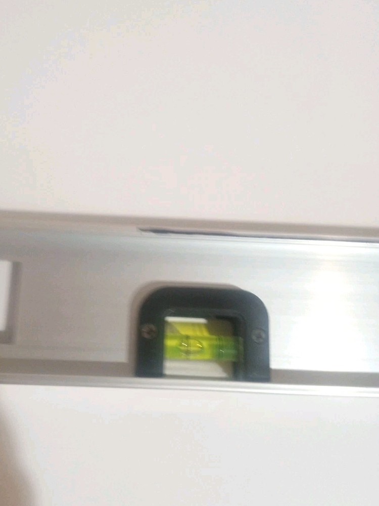 Johnson Level & Tool 48” Contractor Level With Hard She’ll Case Good Condition