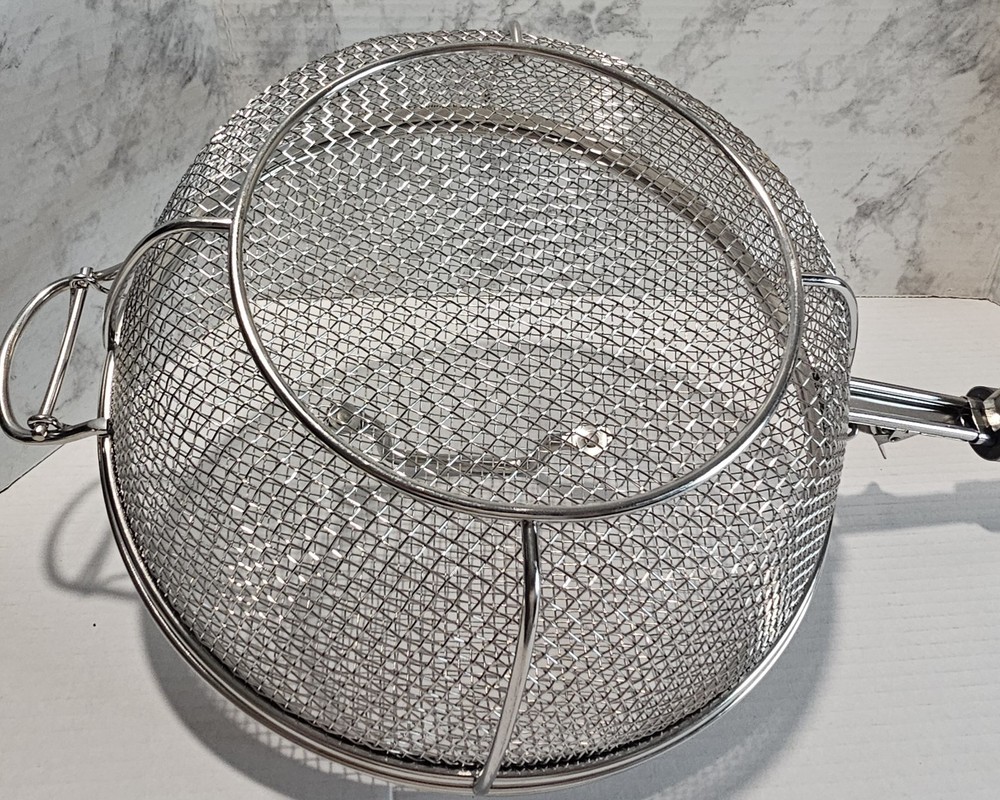 Technique Deep Fry Basket With Handle & Locking Lid 11.75" Diameter