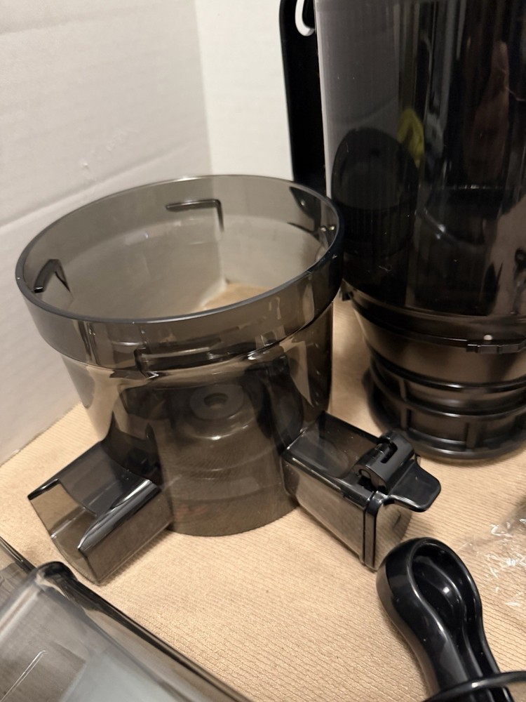 Slow Feeding Hopper Slow Juicer, Open Box, Works