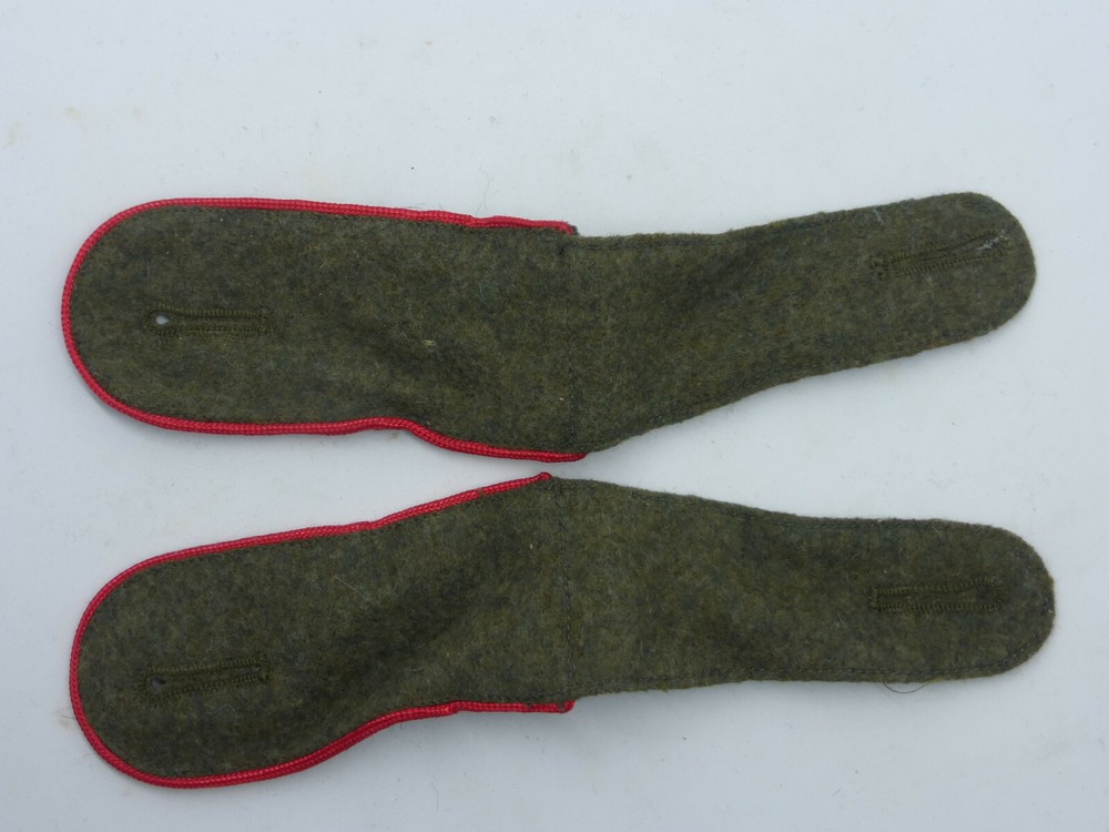 Shoulder boards, feldgrau, soldat red piping