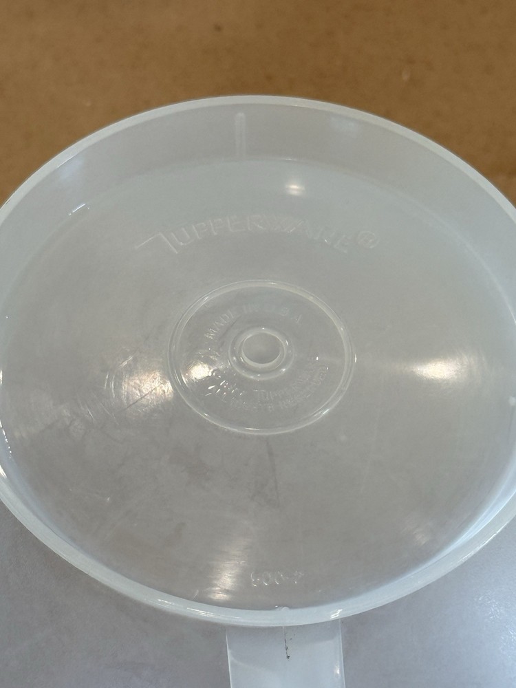 Tupperware 2 Liter Plastic Liquid Measuring Cup White with Handle Pour Spout