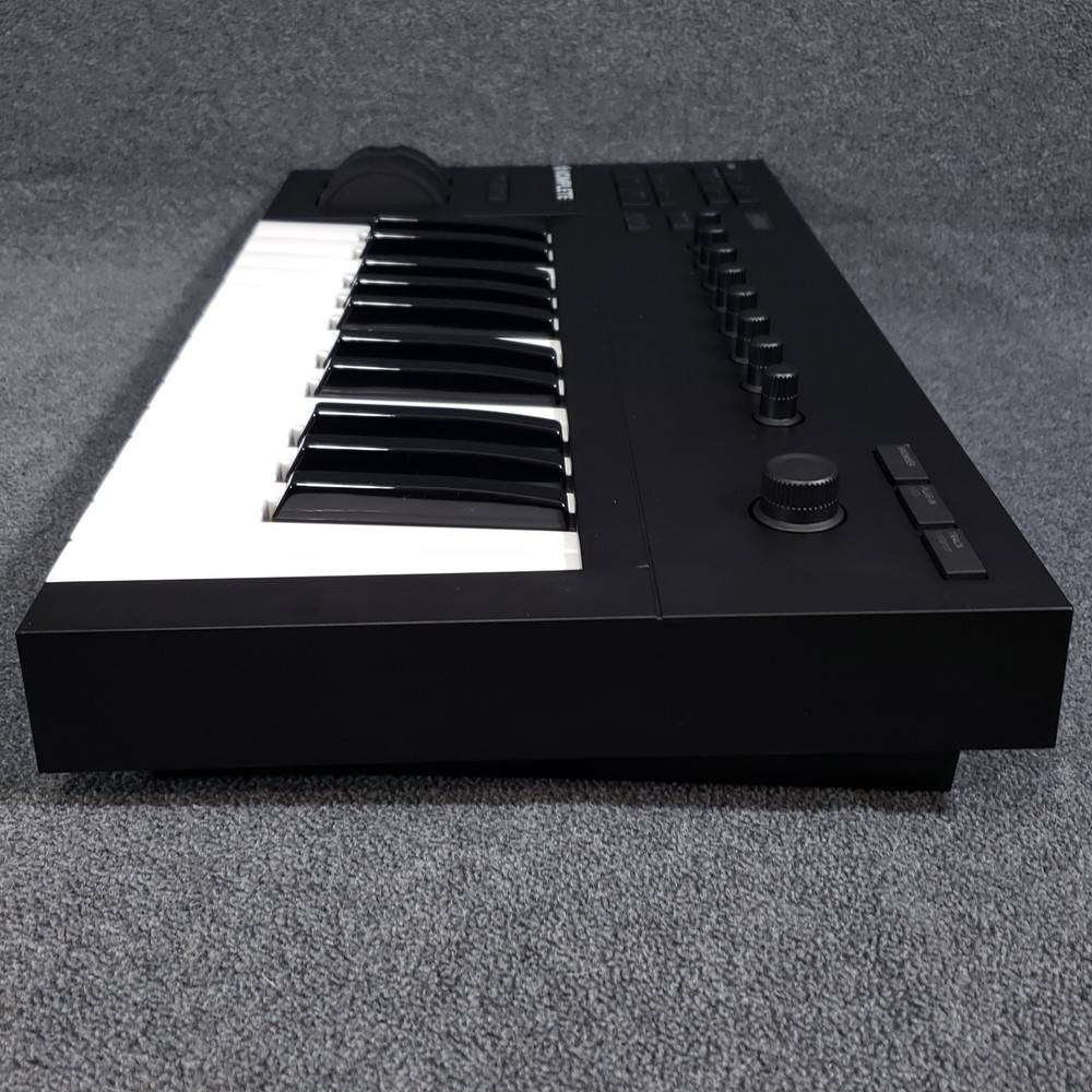 Native Instruments Komplete Kontrol A25 MIDI Keyboard Controller Semi-weighted