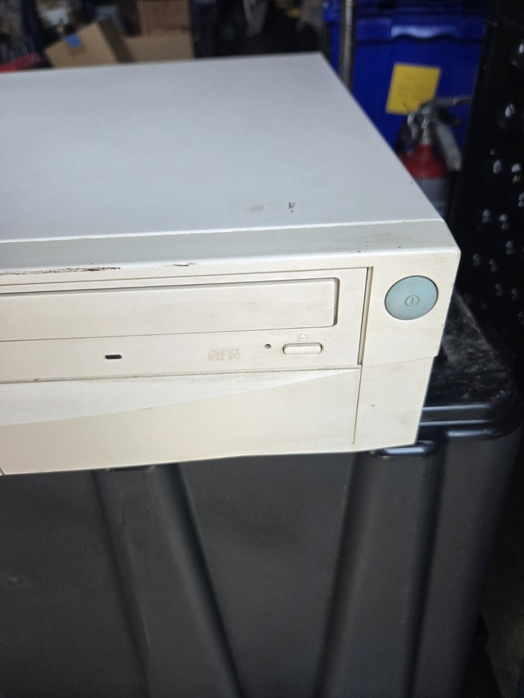 Compaq Presario Computer 7212 Vintage 90s Desktop Computer Powers On UNTESTED