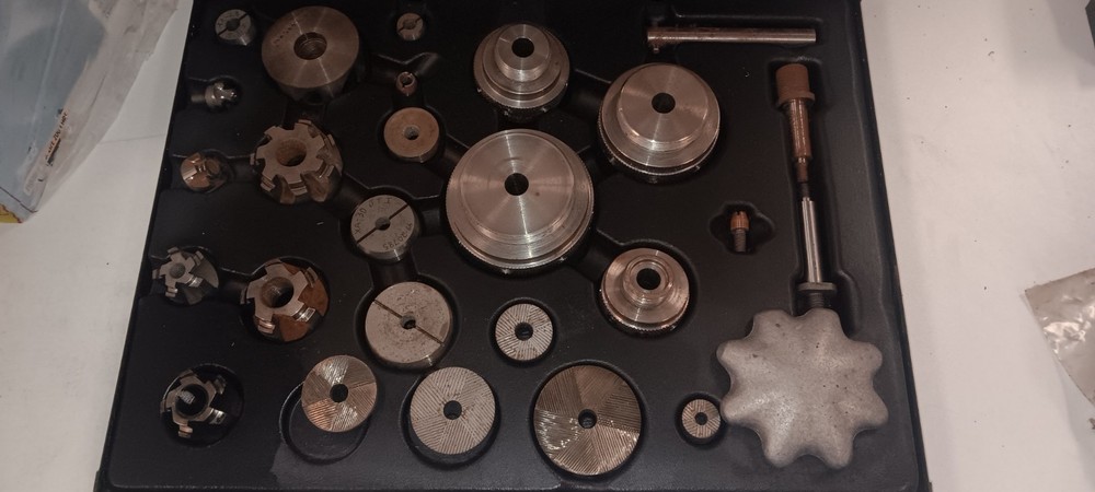 JOHNSON Controls VALVE RESEATING KIT And Valve Spring Assembly Tools