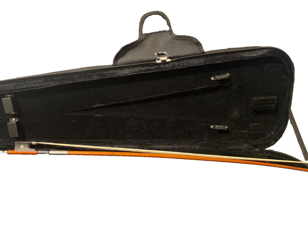 4/4 Violin Slightly used With case tunner strings bow 2X rosin string protector+
