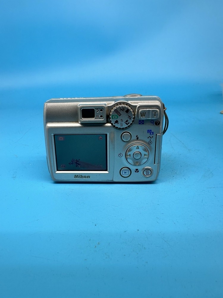 Nikon Digital Camera Coolpix 4600 4.0MP Silver Tested *Read*