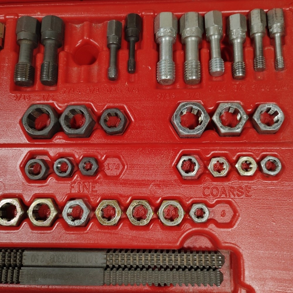Snap On RTD48 Tap & Die Rethreading Set Threading Tool Red Hard Case Incomplete