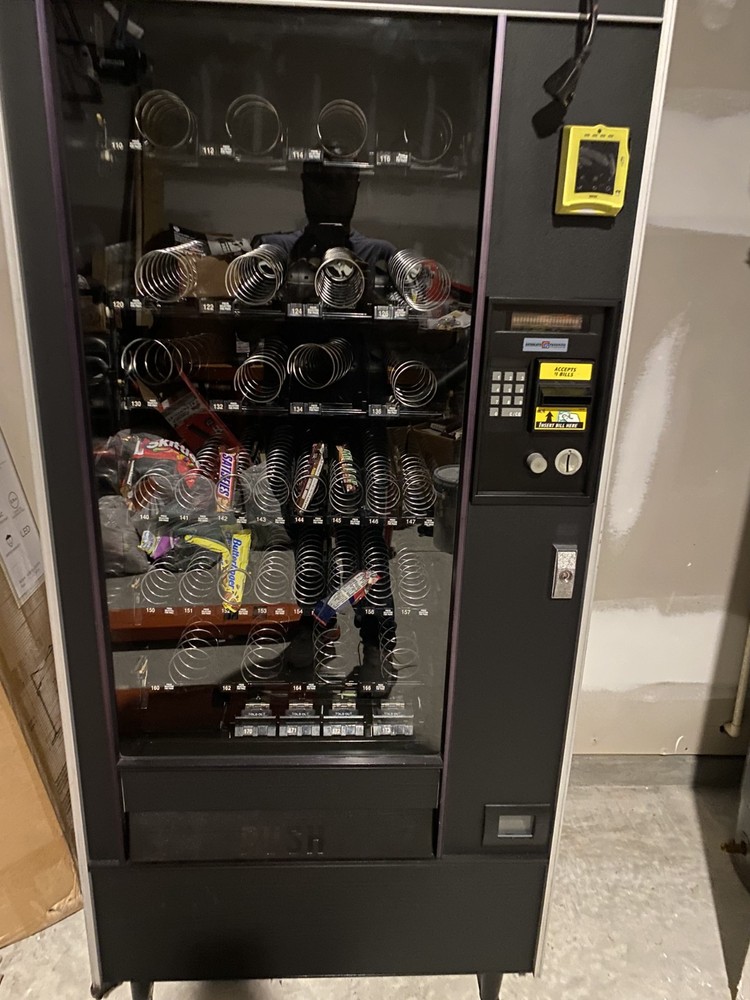 Automatic Products 7600 Snack Vending Machine