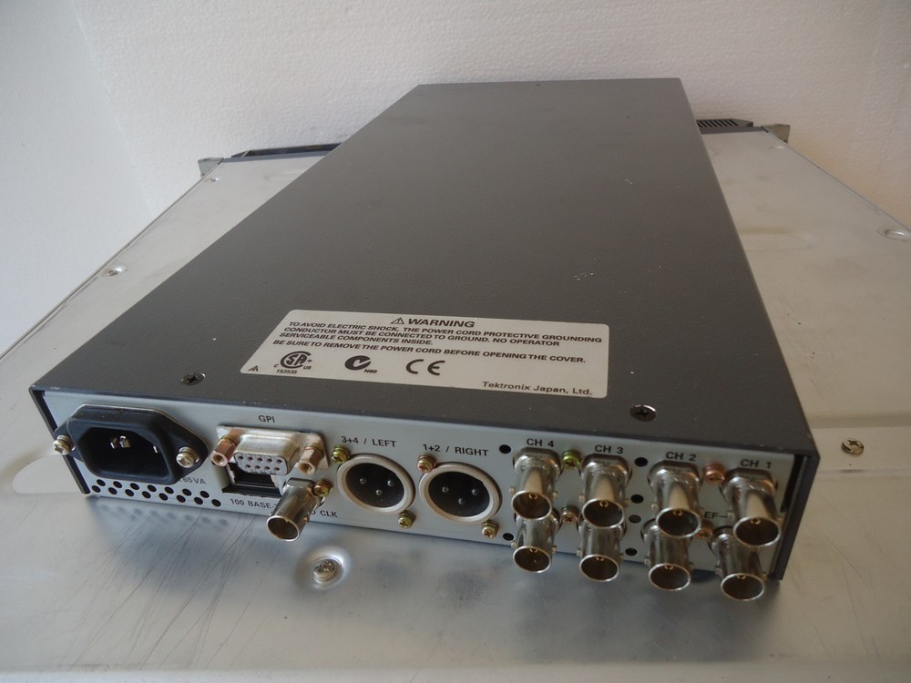 TEKTRONIX SPG-300 DIGITAL SYNC PULSE GENERATOR WITH OPTION 01. = N I C E =