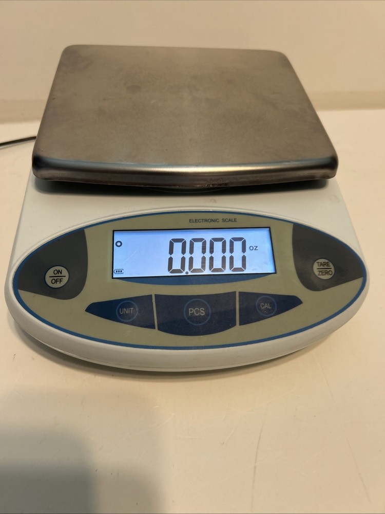 High Performance Electronic Balance Lab Analytical Scale 5000g / 0.1g Used