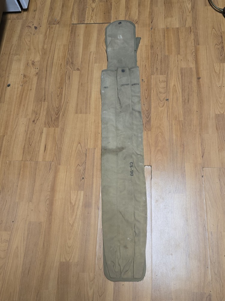 ORIGINAL WWII US ARMY SIGNAL CORP CS-90 RED, ORANGE GREEN FLAG CARRY CASE