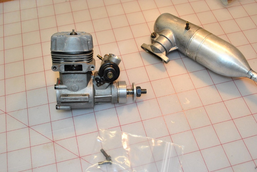 SuperTigre GS 40 Ring Rc Airplane Engine with muffler. Nice!