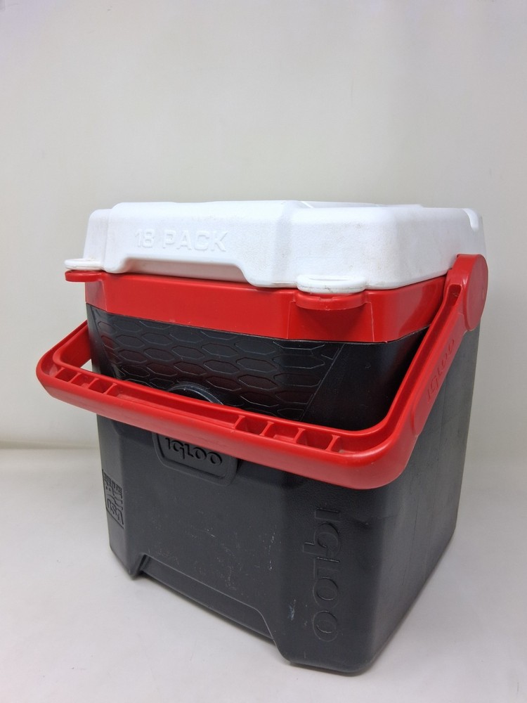 Igloo Quantum 12 cooler 18 Pack capacity Lockable USA. 12 Quart Red White Black