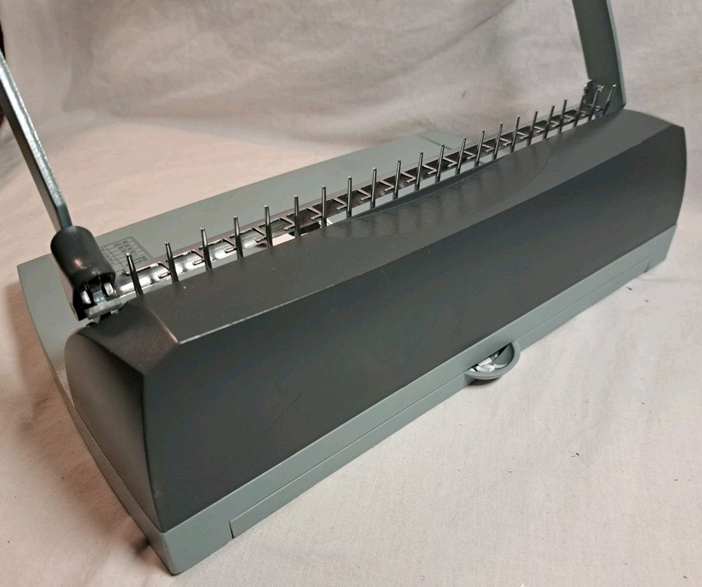 GBC CombBind C75 Personal Presentation Manual Binding System