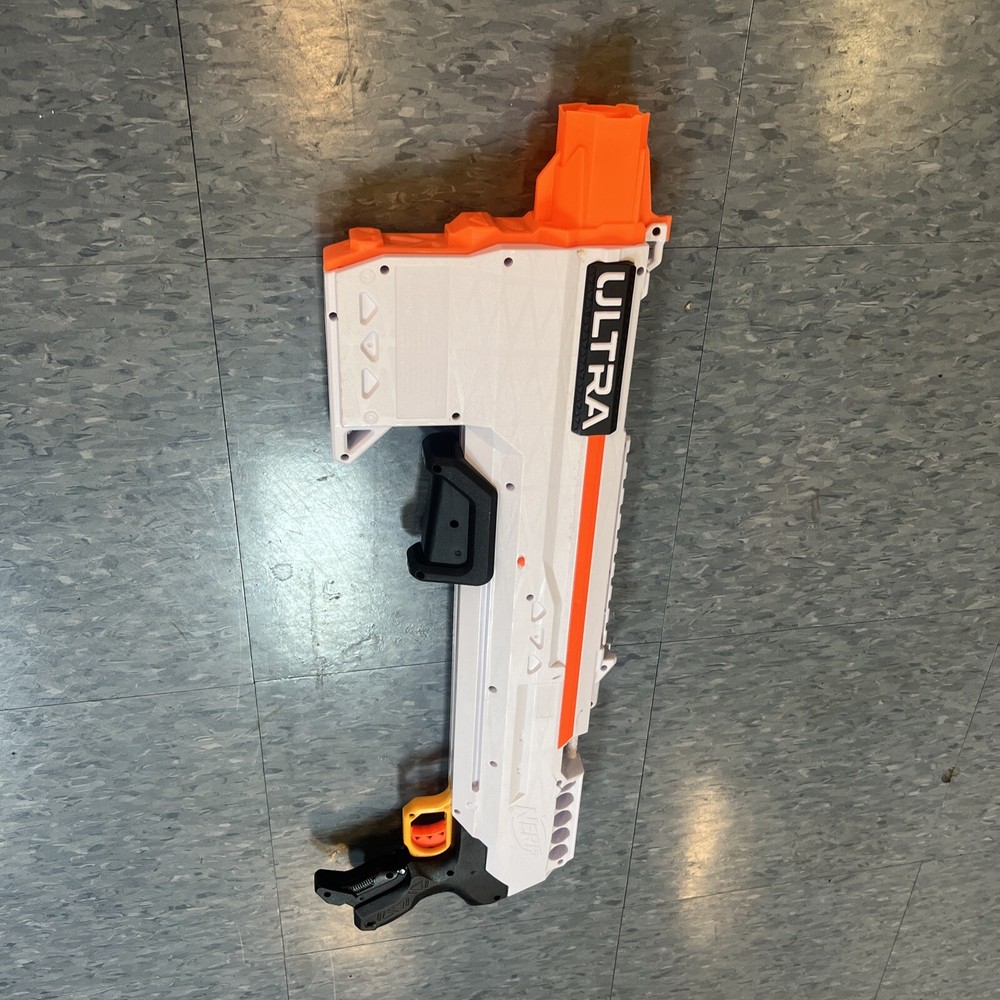 NERF Ultra 3 Blaster Pump-Action 8-Dart Internal Clip