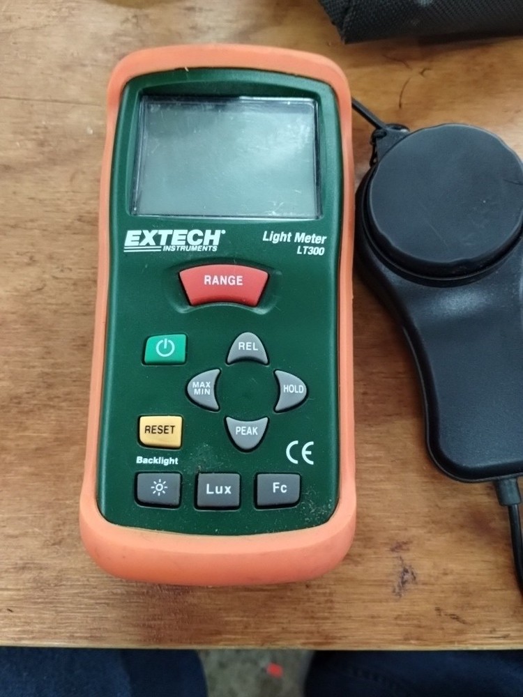 Extech LT300 Light Meter With Backlight  Excellent Condition + Case + Manual