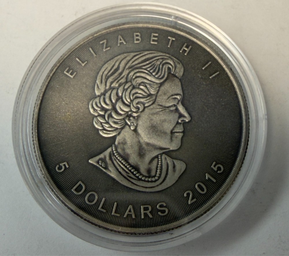 2015 1 oz .9999 Fine Silver Canada $5 Maple Leaf - Color