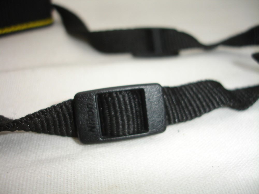 Genuine NIKON CAMERA NECK STRAP AN-DC3 ( older version )