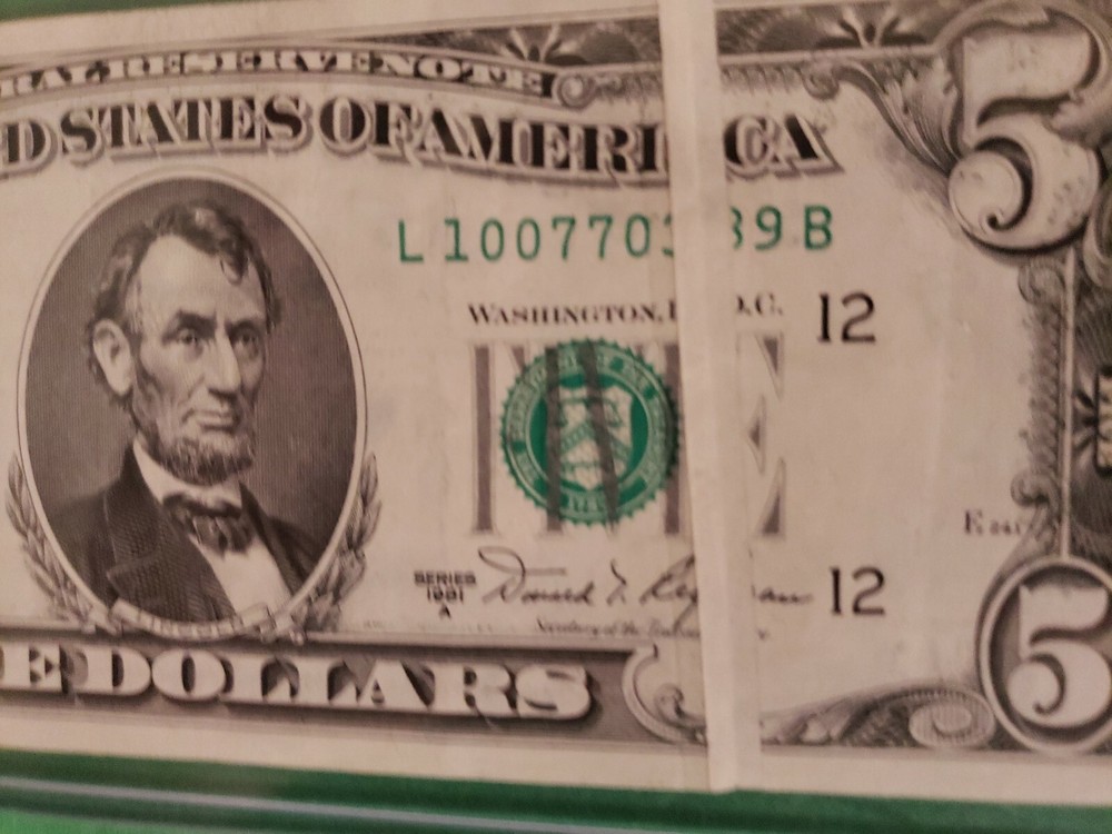 1981 A UNCIRC..ERROR Five Dollar Bill $5 Fed Res Note ERROR BIG GUTTER FOLD