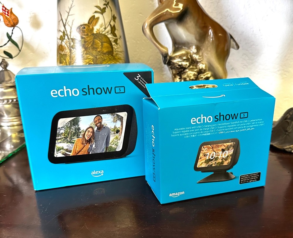 NEW SEALED Amazon Echo Show 5 (3rd Gen) Charcoal with Adjustable Stand