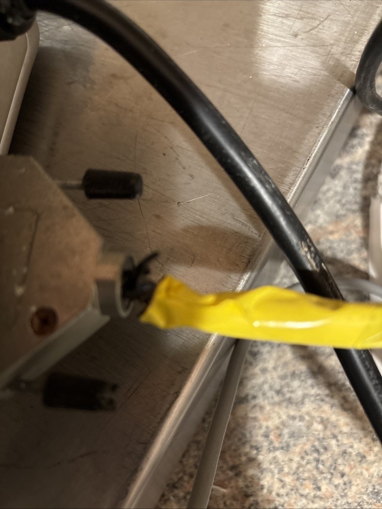 Sartorius CAPS1U-100EE-LU Scale, Combics 2 Display / In Rough Shape