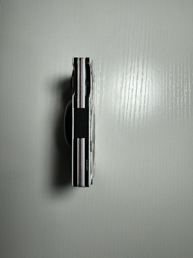 MagSafe Ridge Wallet Attachment