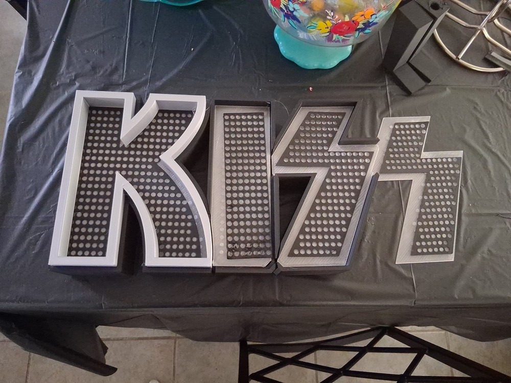 Kiss Lightbox Pinball Logo
