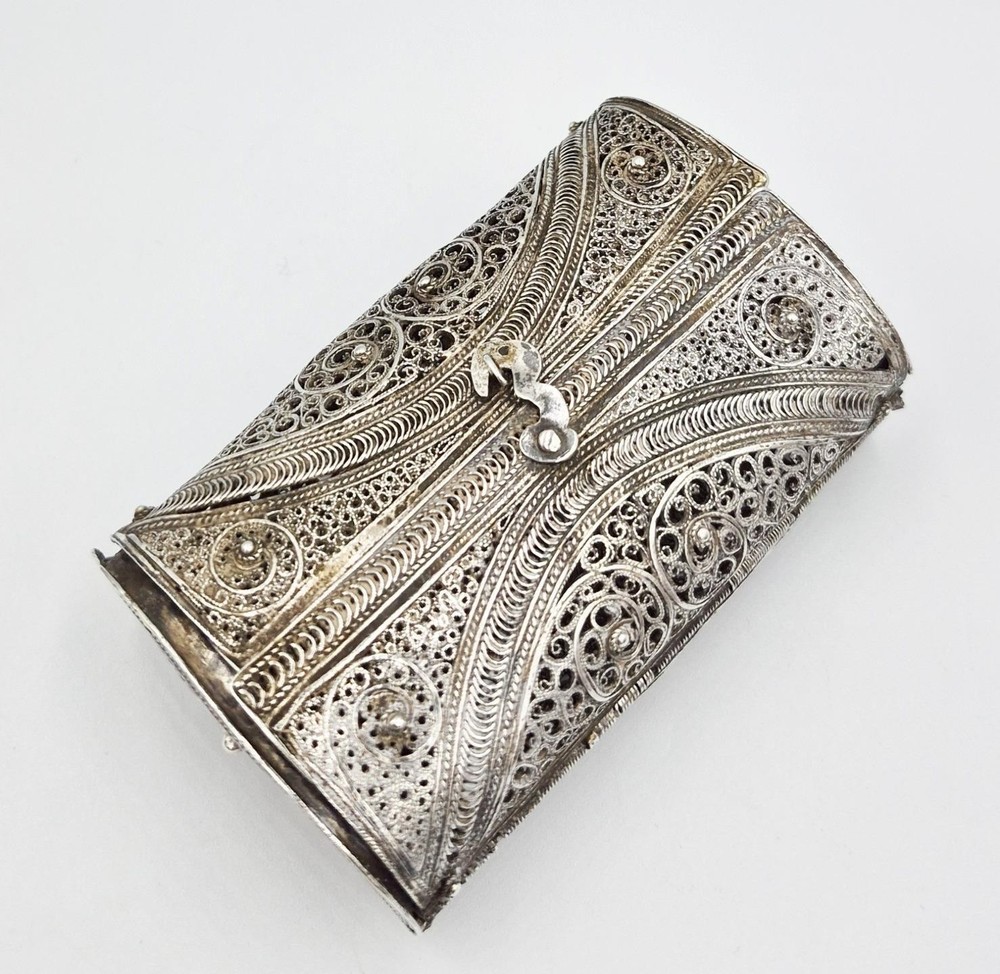 19TH CENTURY CONTINENTAL SOLID SILVER FILIGREE PURSE / BOX