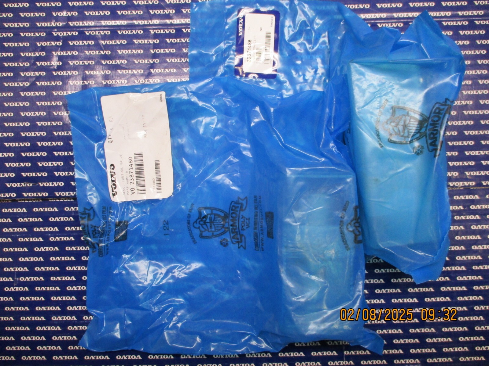 OEM Volvo D13 23871486 Thermostat and 23871480 Piston Cooling control valve set