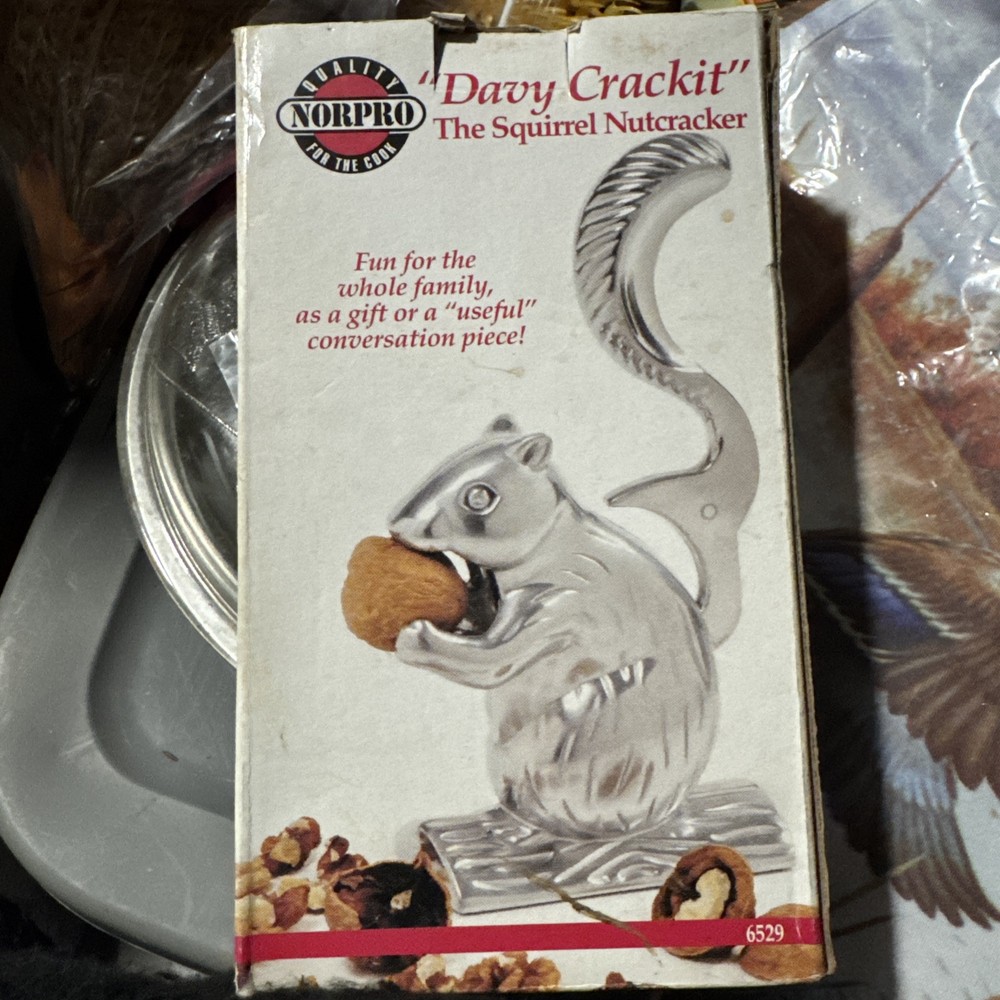 Davy Crackit Metal Squirrel Nutcracker Norpro 5 1/2" Cast Aluminum