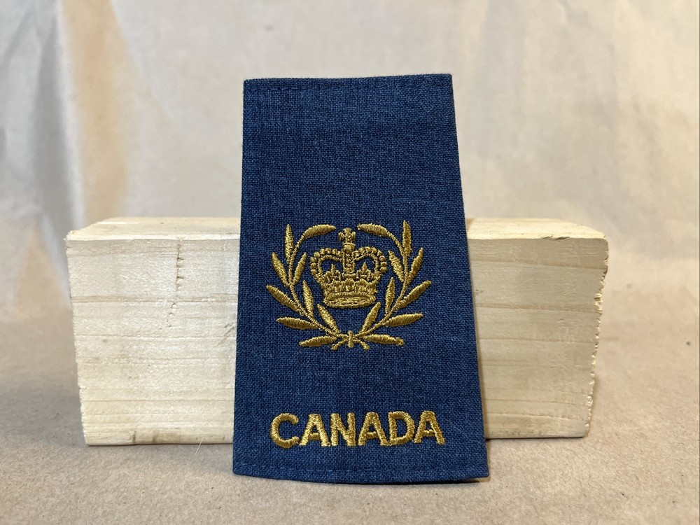 Canadian RCAF Master Warrant Officer Shoulder Patch