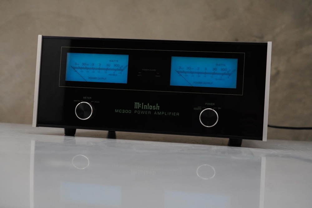McIntosh MC300 Solid State 300W Power Amplifier Serviced #48192