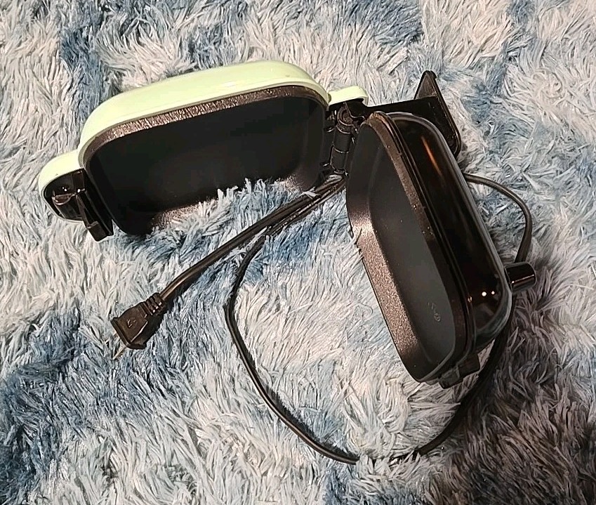 Dash Egg Bite Maker, Makes 4 Egg Bites -Aqua