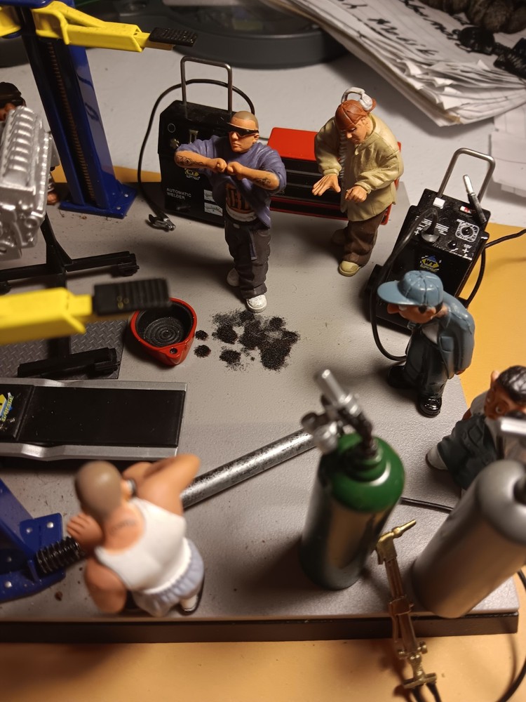 Auto Shop Diorama. Tools And Figures