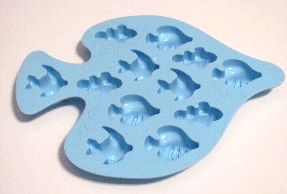NWOT ICE CUBE TRAY - BLUE DIFFERENT SHAPED FISH ICE CUBE TRAY