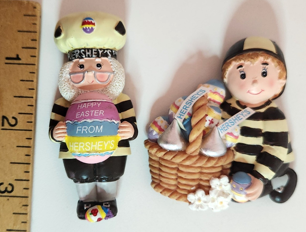 Hershey's Chocolate World Magnets Set Easter Elf with basket and eggs 2005
