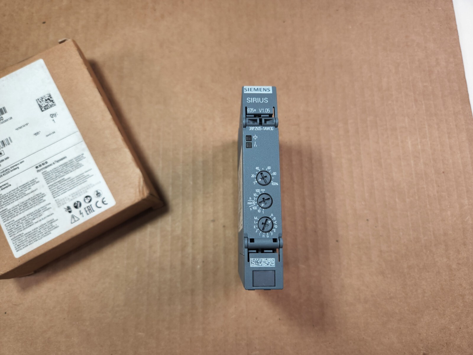 NEW Siemens 3RP2505-1AW30 Timing Relay
