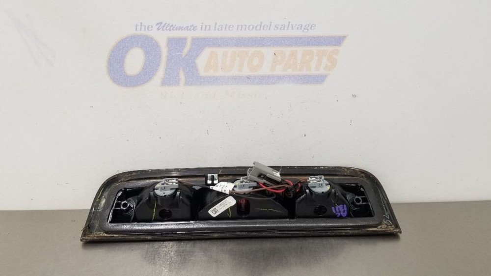 15 CHEVY SILVERADO 1500 HIGH MOUNTED STOP LIGHT