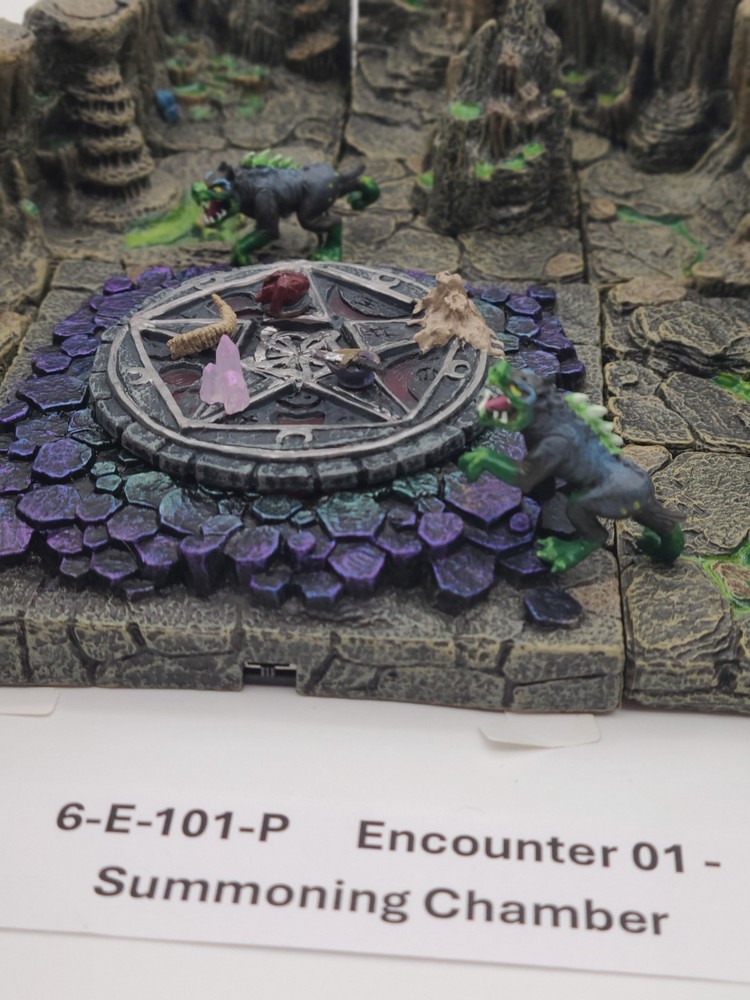 Dwarven Forge Caverns Deep Encounter 1: Summoning Chamber (Painted) VG+/Mint
