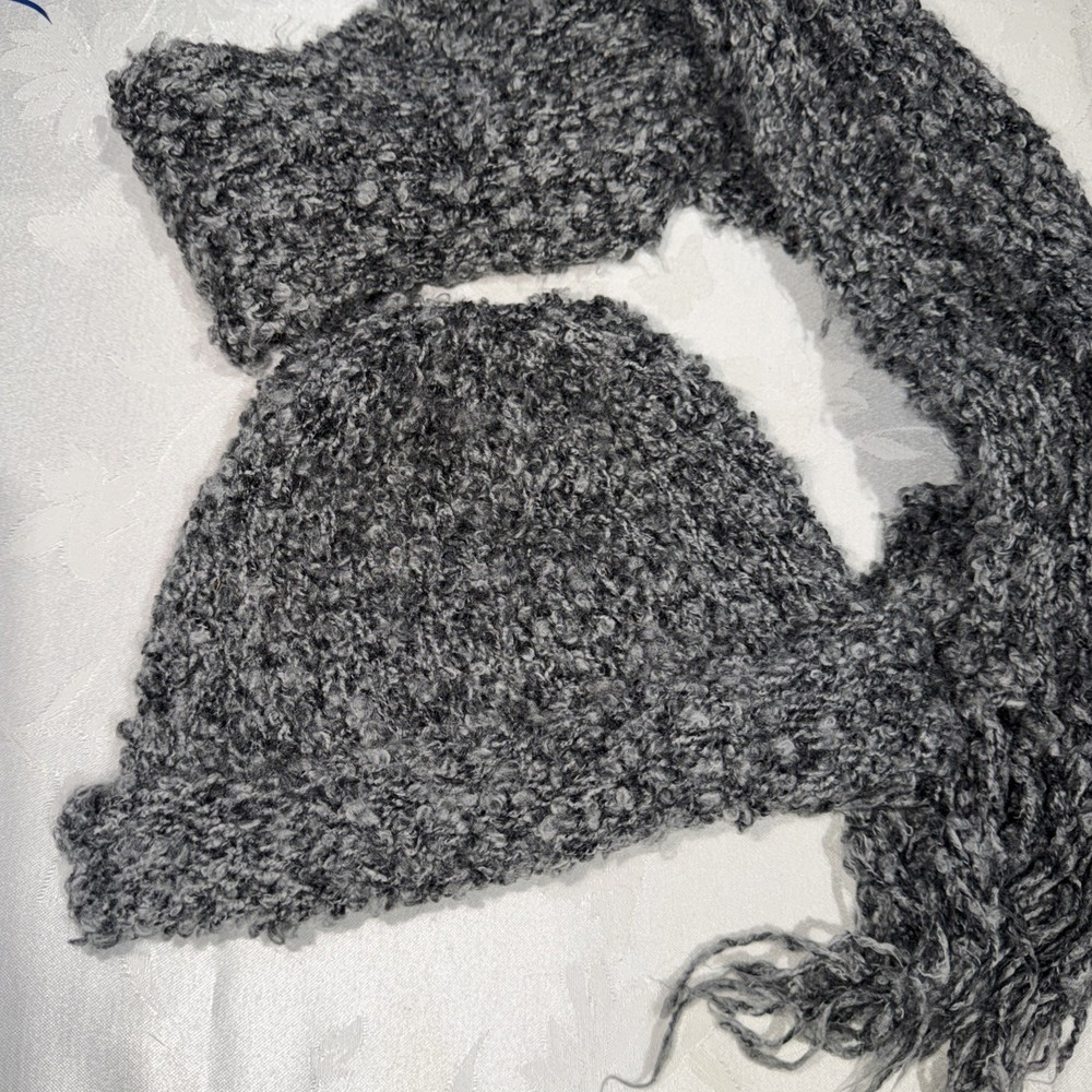 Handmade Gray Scarf And Hat 110x4”