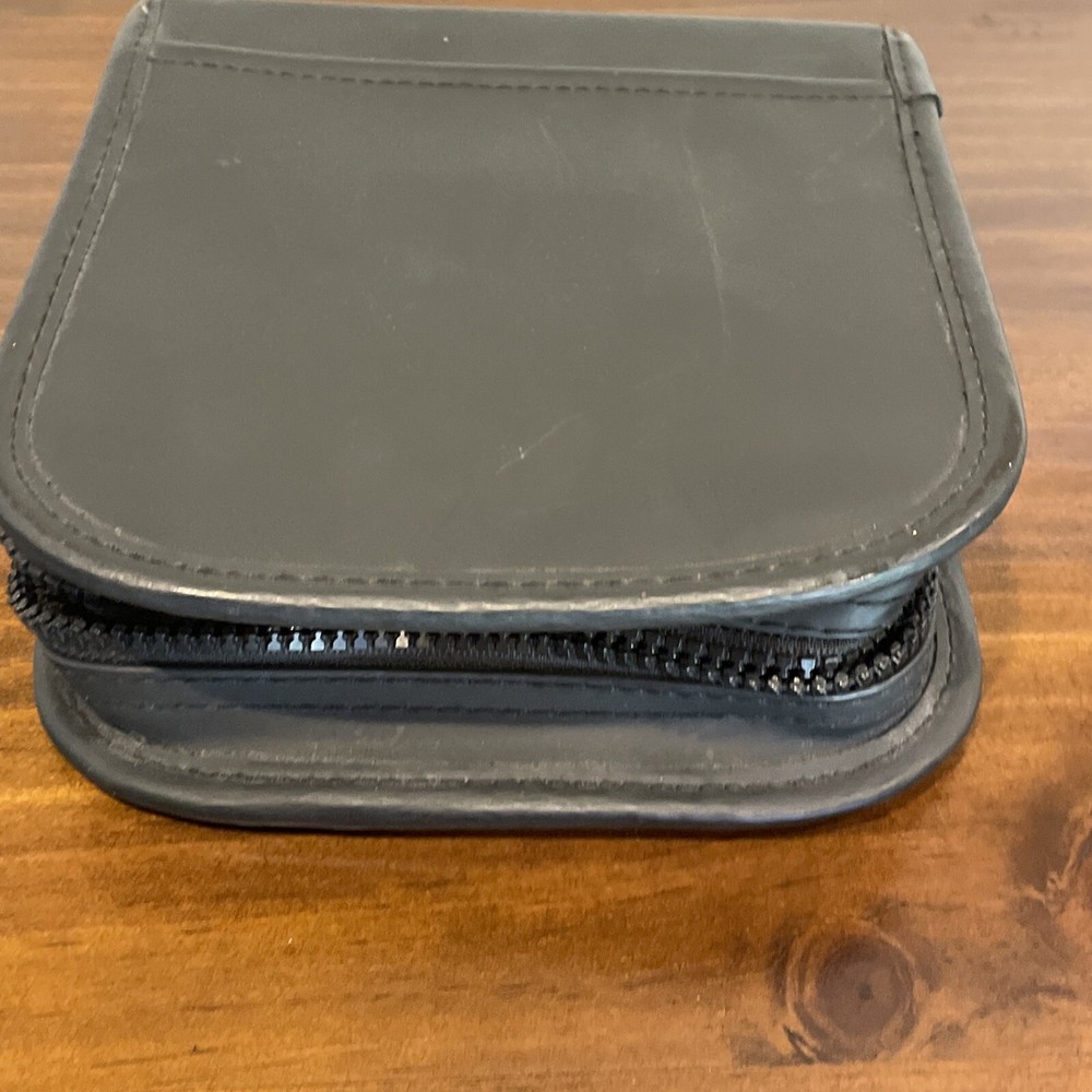 Fellowes CD Case Zips Holds 32 CDs Games Discs Snap Button Strap Black